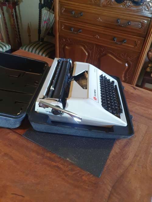 Olympia Carina 2 Typewriter