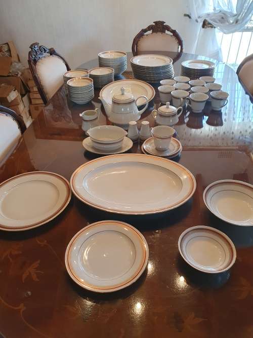 Absolutely Stunning Philippines Noritake Doral Maroon 2992. Full 12 Place Setting Plus Full Tea Set