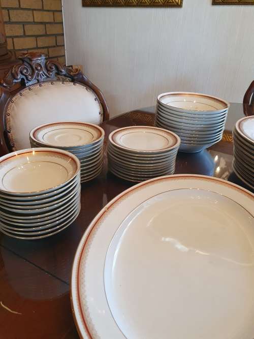 Absolutely Stunning Philippines Noritake Doral Maroon 2992. Full 12 Place Setting Plus Full Tea Set