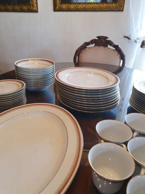 Absolutely Stunning Philippines Noritake Doral Maroon 2992. Full 12 Place Setting Plus Full Tea Set