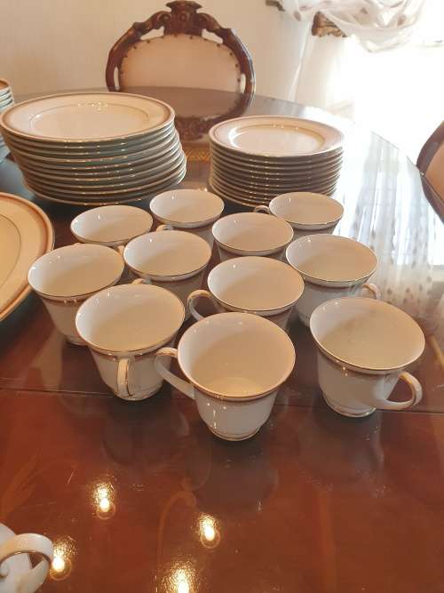 Absolutely Stunning Philippines Noritake Doral Maroon 2992. Full 12 Place Setting Plus Full Tea Set