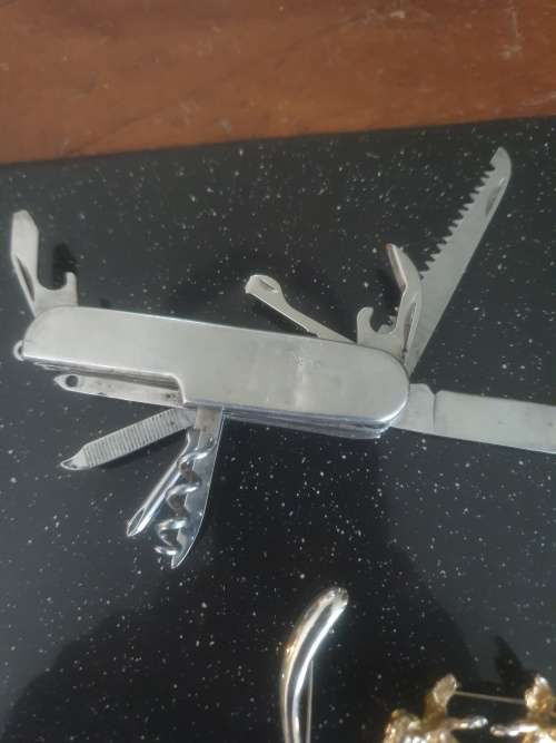 Vintage Jewellery Brooches plus Pocket Knife & Seiko Mens Wrist Watch