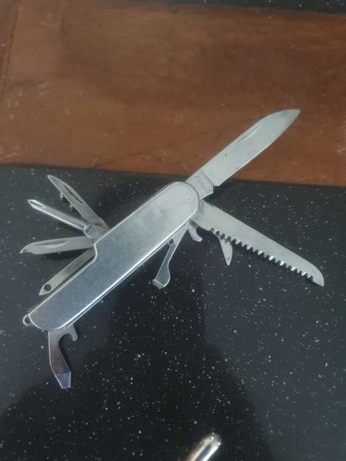 Vintage Jewellery Brooches plus Pocket Knife & Seiko Mens Wrist Watch