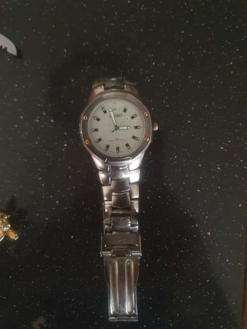 Vintage Jewellery Brooches plus Pocket Knife & Seiko Mens Wrist Watch