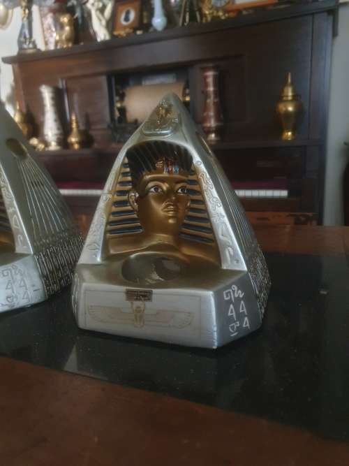 Stunning Inverted Egyptian Art by Amhed Zehoom