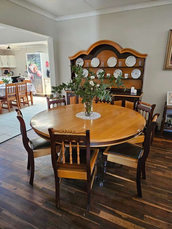 Imbuia dining table and chairs 2025
