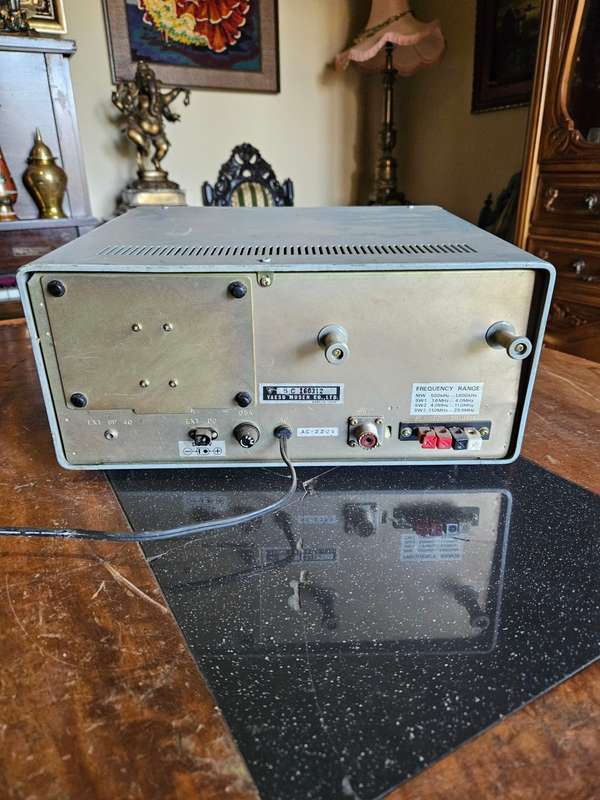Vintage Yaesu Musen Japanese Communications Receiver FRG-7