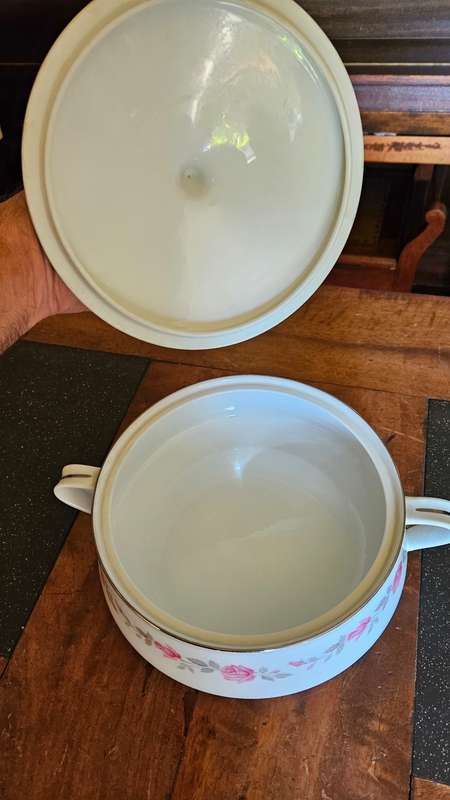 `RESERVED FOR YUONGDJERM` Noritake Carmin lidded Dish