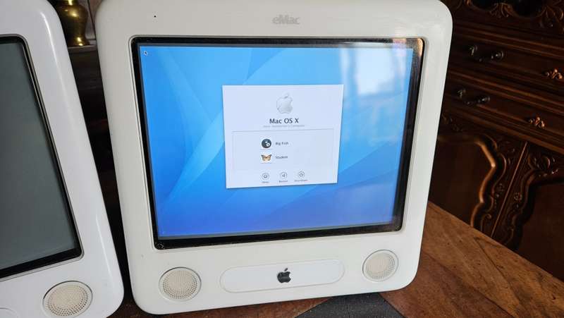 3 X Apple eMAC's Model A1002