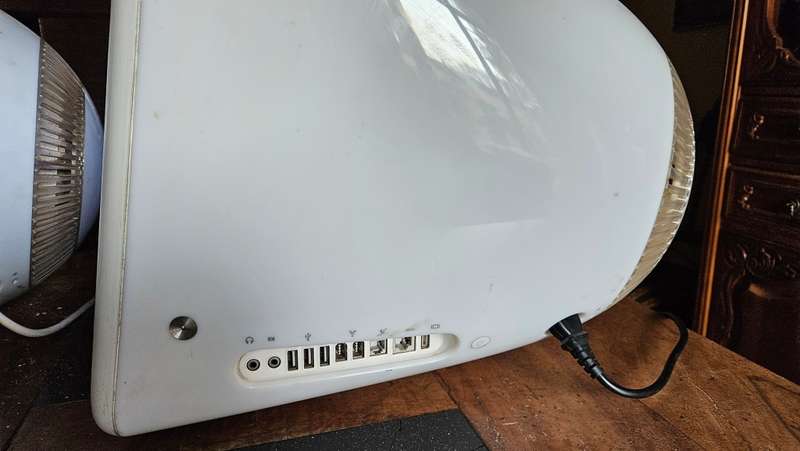 3 X Apple eMAC's Model A1002