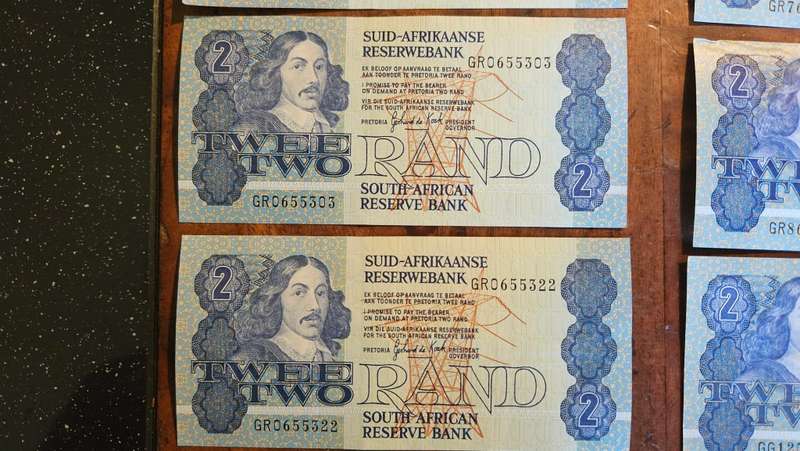 Collectable South African R2 Bank Notes