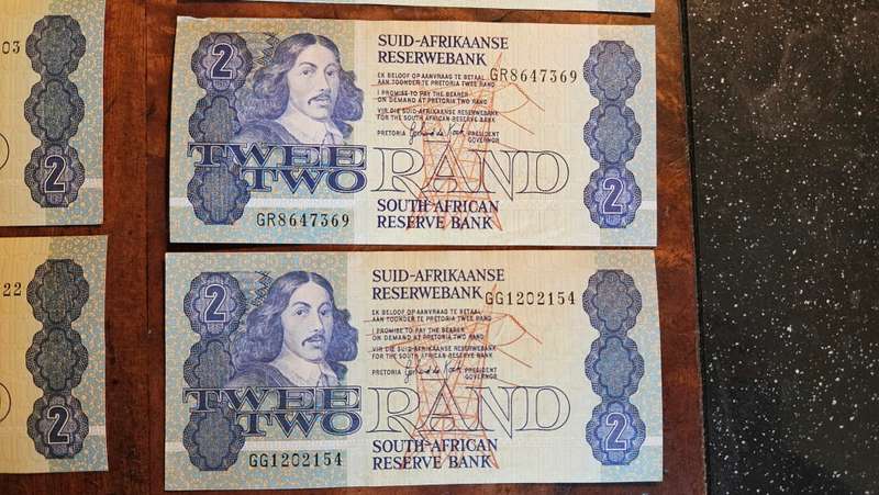 Collectable South African R2 Bank Notes