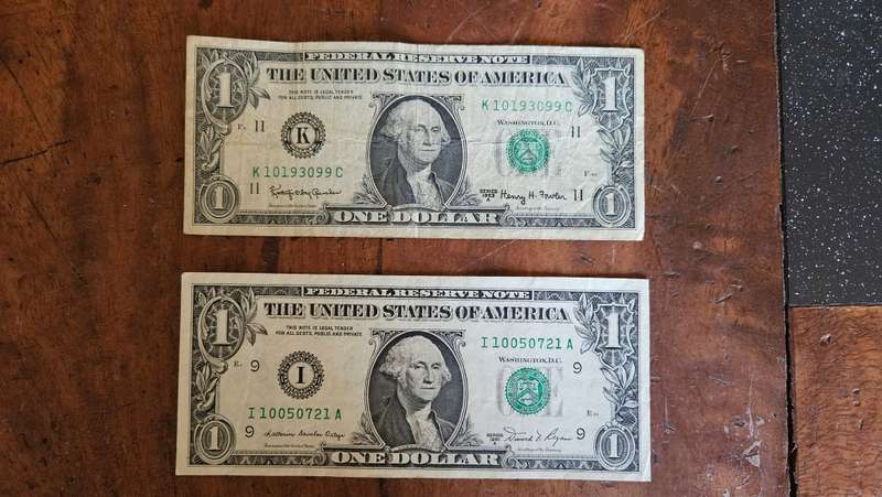 2 X USA One Dollar Bank Notes