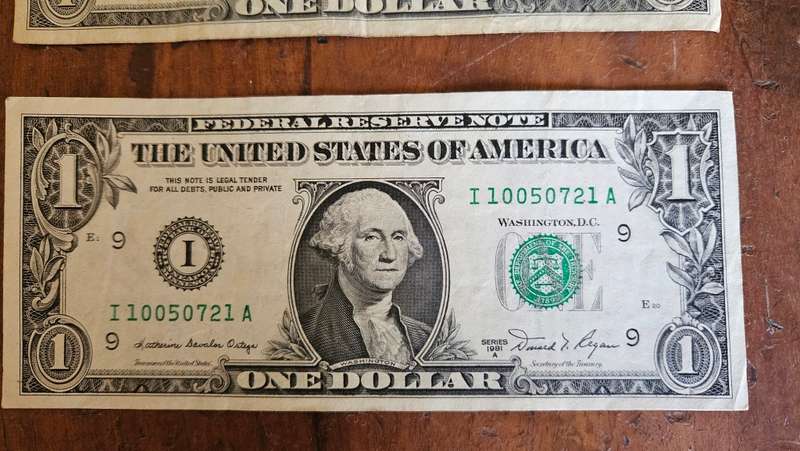 2 X USA One Dollar Bank Notes