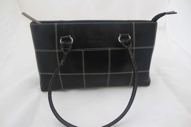 Prada Genuine Leather Vintage Hand Bag Market Value 300 USD/ 4300 ZAR