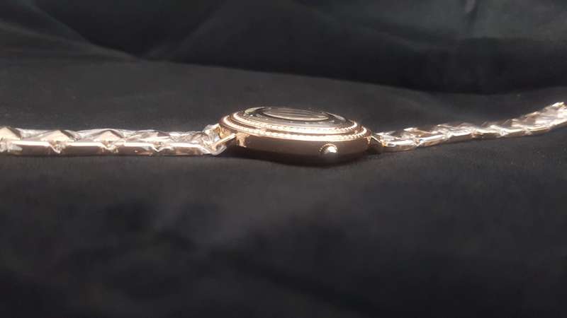 Women Quartz Wrist Fashion Luxury Gold Stainless Steel Band Wrist Watch