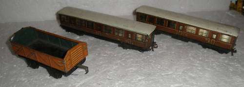 VINTAGE HORNBY OO GAUGE METAL PASSENGER CARS PLUS