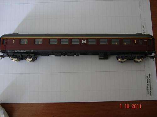 Lima HO - SJ Railways - 1st class passenger wagon - in mint condition - steel wheels