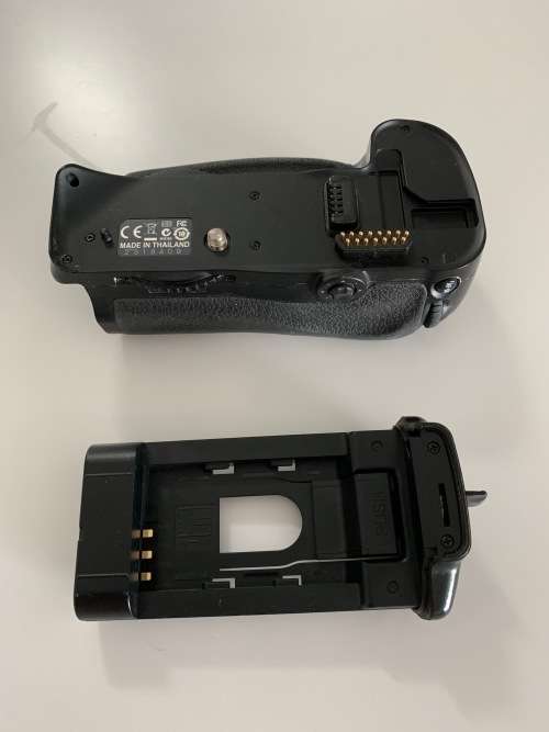 Nikon genuine MB-D10 battery grip for Nikon D300, D300s and D700