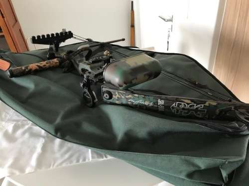 2 x Compound bows (Hoyt & PSE) and accessories