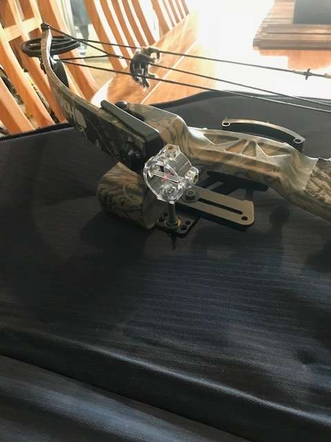 2 x Compound bows (Hoyt & PSE) and accessories