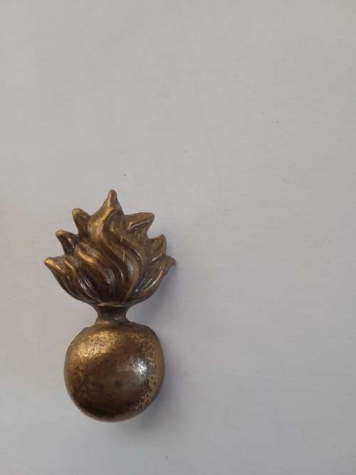Early Flaming Grenade collar badge