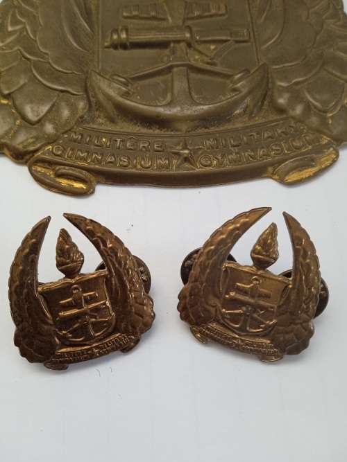 Military Gymnasium brass plaque and 2 x badges