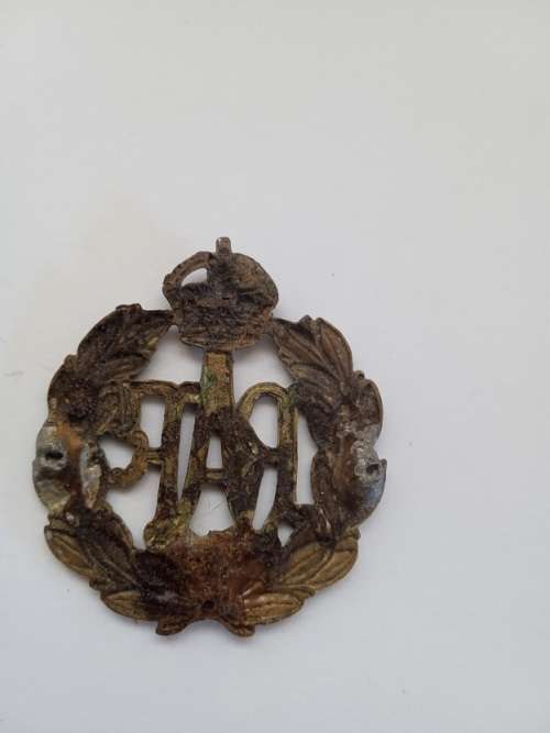 WW Royal Airforce badge (damadged)