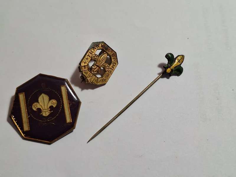 3 x Vintage Boy scouts pins/badges
