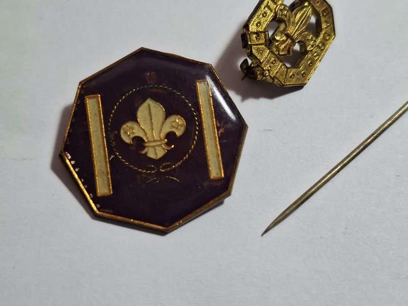 3 x Vintage Boy scouts pins/badges