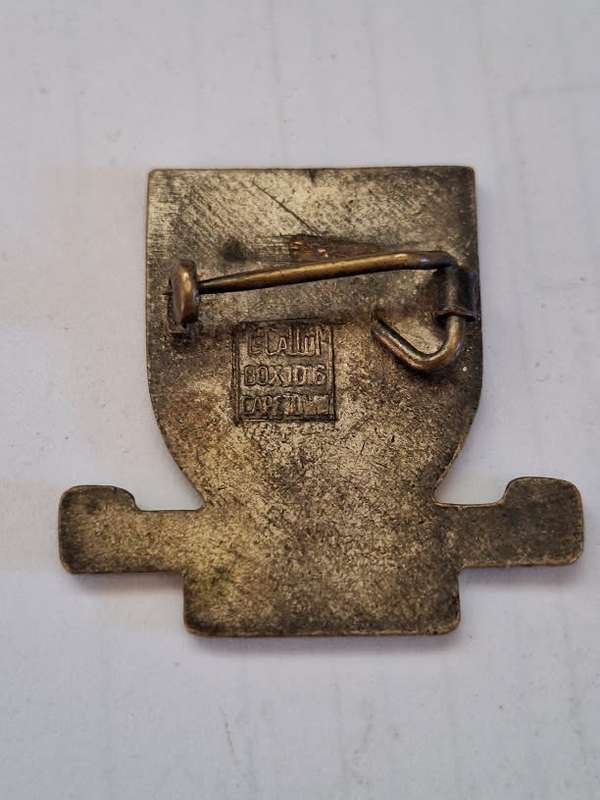 Jan Mohr school pin/badge