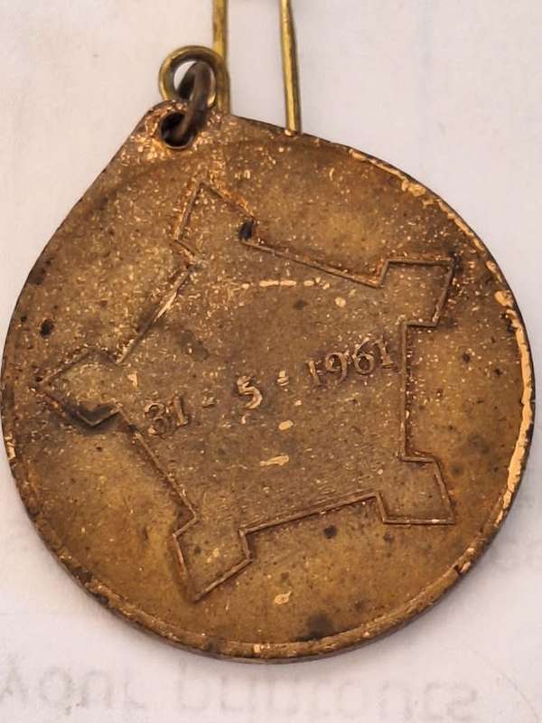 Formation of South Africa medallion