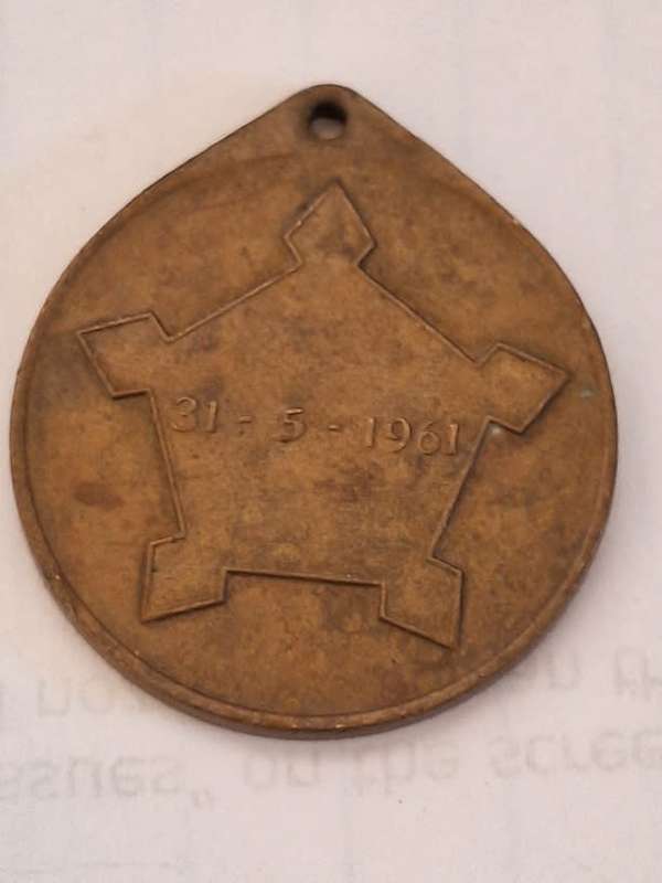 Formation of South Africa medallion