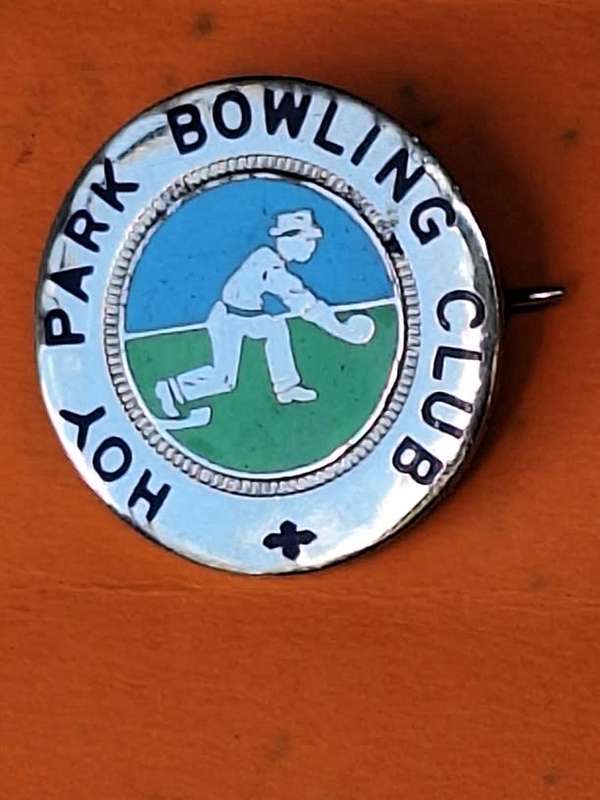 Hoy Park Bowling club pin badge