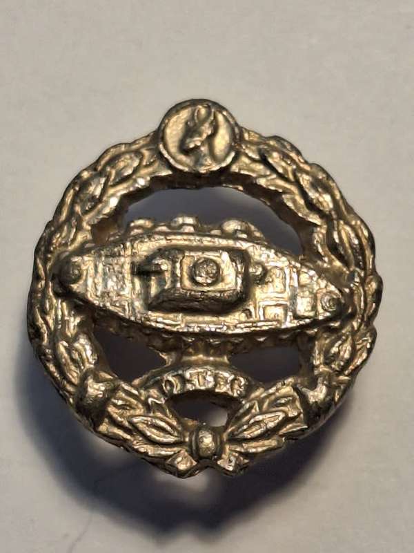 South African army tank corps badge (2.5cm diameter)