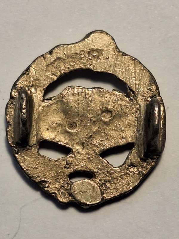 South African army tank corps badge (2.5cm diameter)
