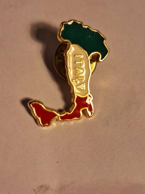 Italy lapel pin