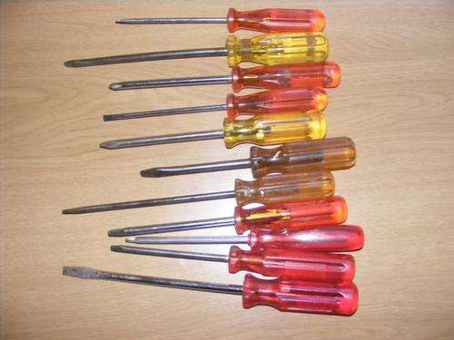 LOT OF SCREWDRIVERS
