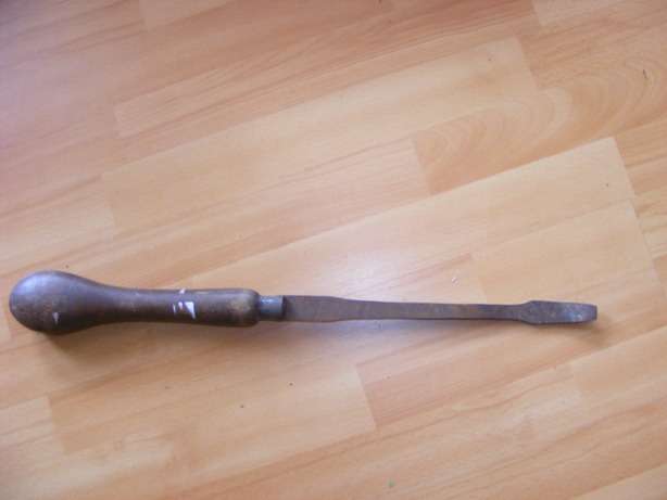 VINTAGE TOOL, MAYBE A TYPE OF GWALA