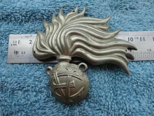 ITTALIAN WW2 'CARIBINIERI' BADGE - LUGS INTACT