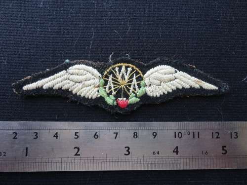 WOMEN'S AUX. AIRFORCE WW2 PILOT WING - ORIGINAL - EXTREMELY RARE -