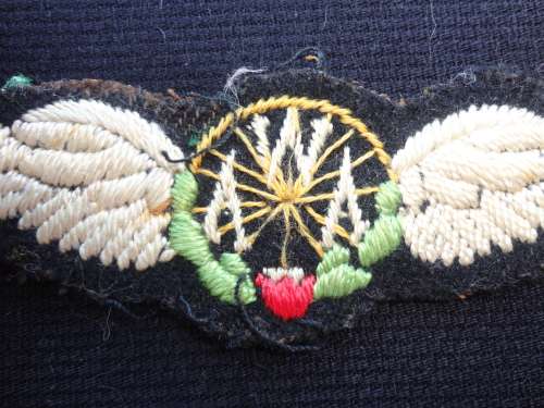 WOMEN'S AUX. AIRFORCE WW2 PILOT WING - ORIGINAL - EXTREMELY RARE -