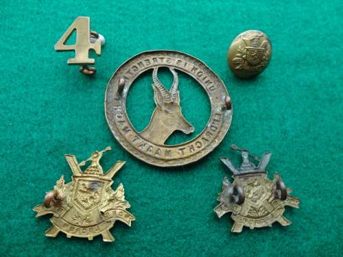 SA SCOTTISH - 4 SAI - CAP , COLLARS ,NUMERAL & BUTTON - LUG MISSING ON ONE COLLAR