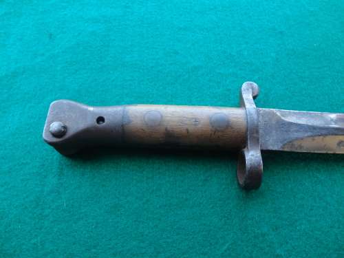 1888 PATTERN BAYONET - NO SCABBARD - MARKED TO ' 7 M.R.' - SOUTHERN MOUNTED RIFLES= NEEDS CLEANING