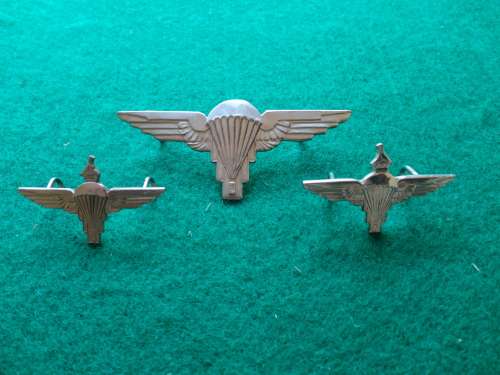 ZIMBABWE PARA SET OF CAP AND TWO COLLARS - ALL LUGS INTACT