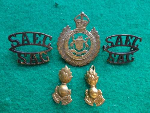 SA ENGINEERS WW2 CAP COLLARS & TITLES - COMPLETE SET - ALL LUGS INTACT