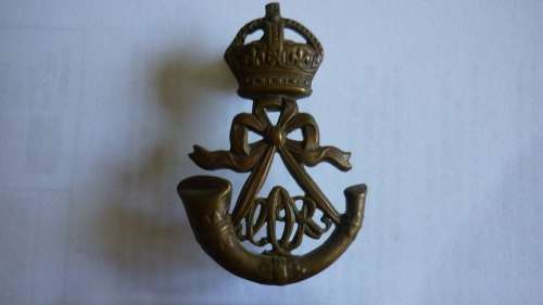 CAPE MOUNTED RIFLES CAP BADGE AND TITLE / WORN 1902-1913 / ALL LUGS INTACT