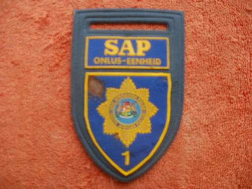 SA POLICE RIOT UNIT 1 - TUPPER FLASH - DAMAGE TO LEFT TOP OF SHIELD  - PIN INTACT