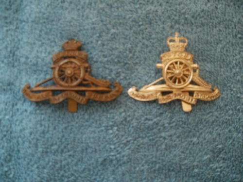 ROYAL ARTILLERY K/C AND Q/C CAP BADGES SLIDERS INTACT (ANODISED ONE FIRMAN MARKED )