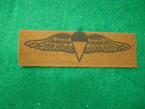 BLACK ON NUTRIA BASIC PARA WING